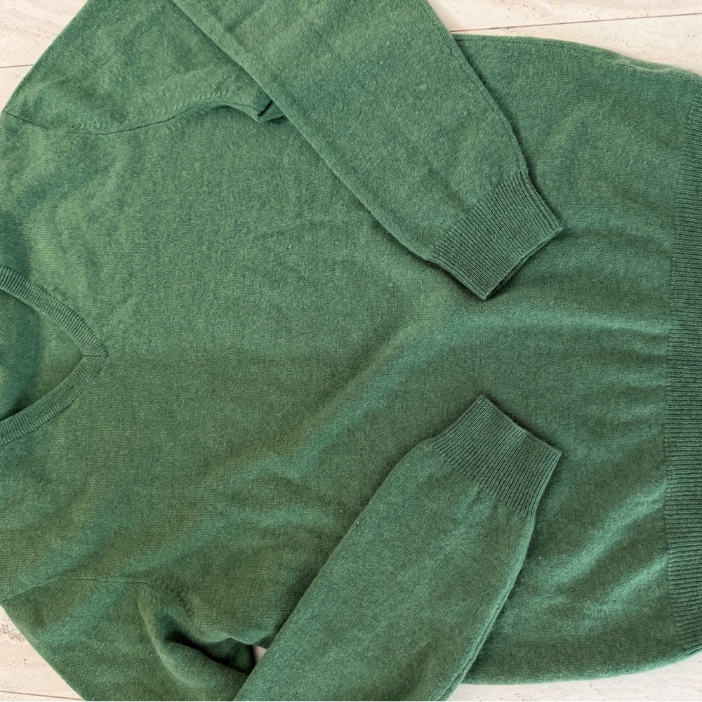 Two Men's V-Neck Cashmere Sweaters - Picture 2 of 6